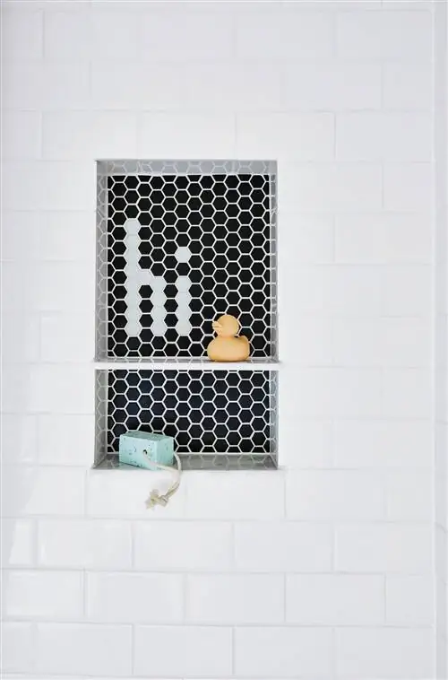 душевая кабина с плиткой