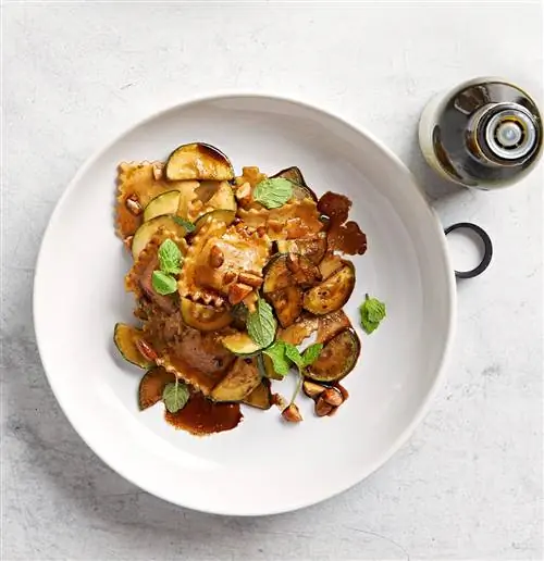 Равиоли, кабачки и коричневое масло