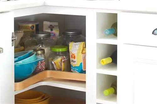 Как организовать угловой шкаф для максимального хранения