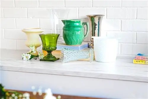 разные сосуды и емкости для расстановки цветов