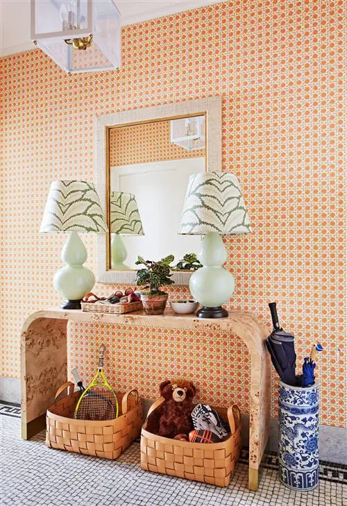 Fraise home tour прихожая с оранжевыми обоями