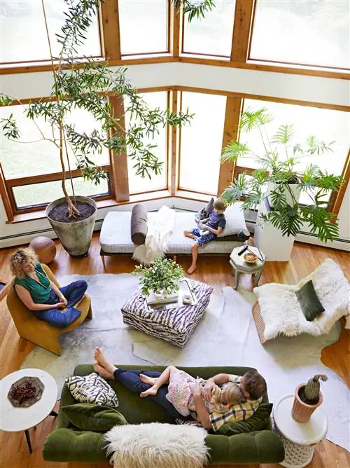 Семья Ольги Найман в гостиной