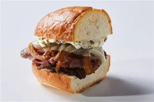 слайдеры Philly Cheesesteak слайдеры Philly Cheesesteak