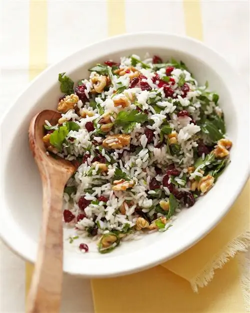 Рисовый плов с апельсинами и грецкими орехами