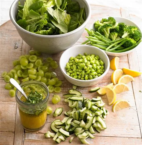 Нарезанный зеленый салат