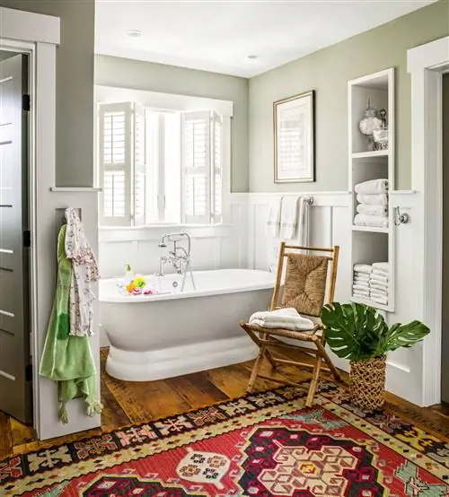 зелено-белая ванная комната