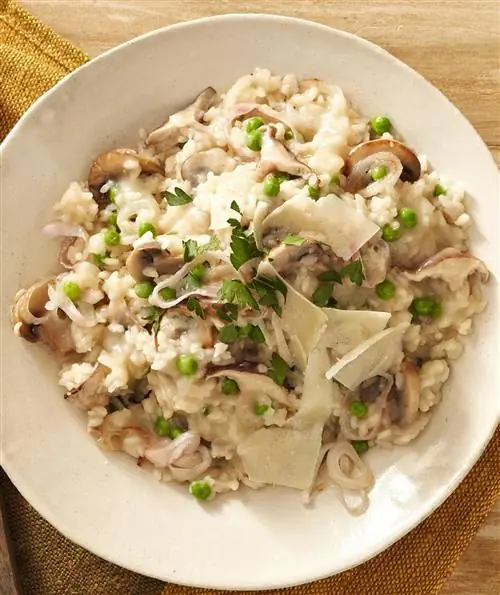 Грибное ризотто с горошком