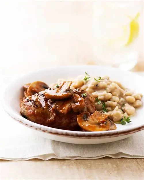 Стейки Солсбери из индейки с пюре из белой фасоли