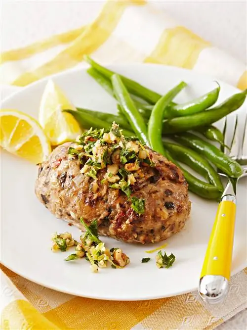 Мини-рулеты из индейки с гремолатом и гремолатом с петрушкой