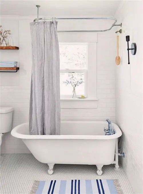 Занавеска над ванной в ванной