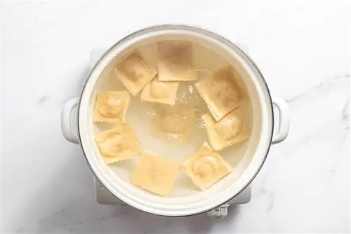 приготовление свежей пасты равиоли