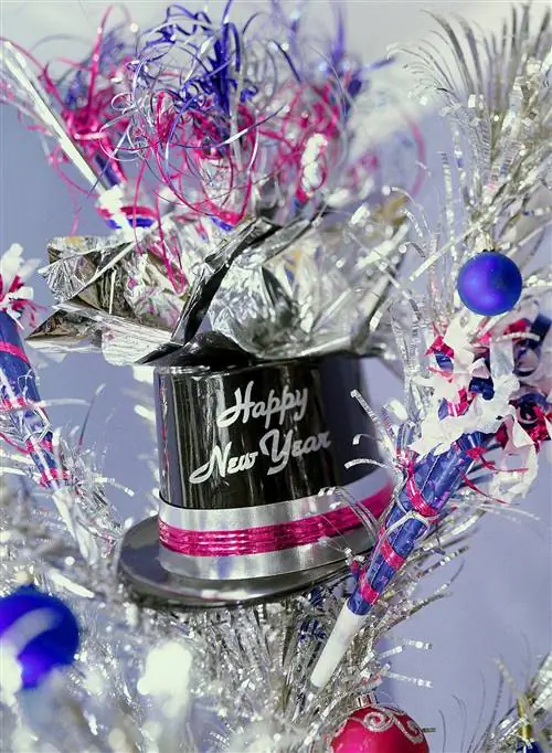 серебряная блестящая елка новогодняя шапка синий розовый фиолетовый деталь