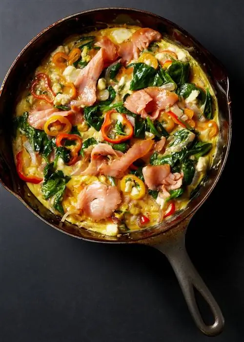 Копченый лосось Жареный с красным перцем Frittata