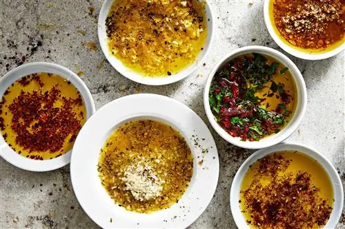 масло для обмакивания хлеба в мисках