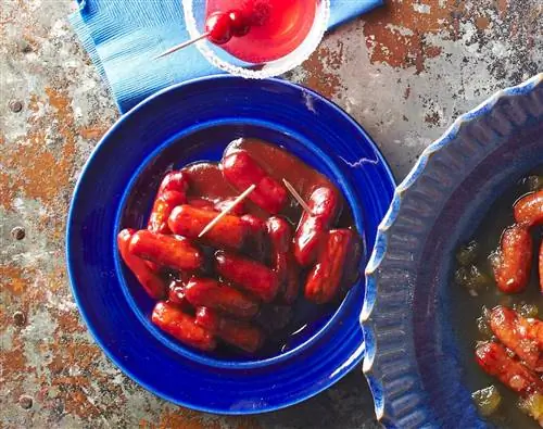 Барбекю Weenies на королевской синей тарелке