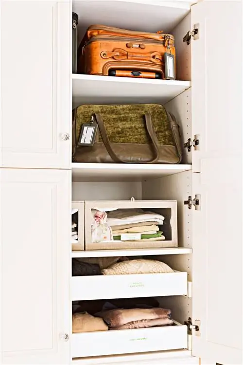 хранение сумочки в шкафу
