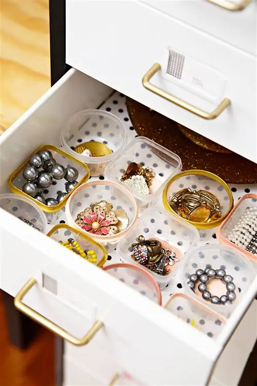 пластиковые контейнеры для организации ювелирных изделий