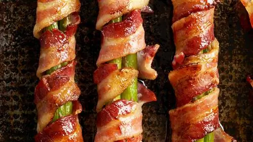 Спаржа в беконе