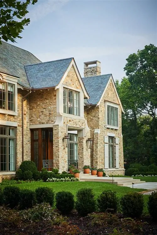 каменный дом снаружи