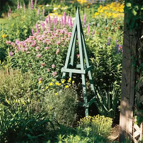 декоративный обелиск шпалера