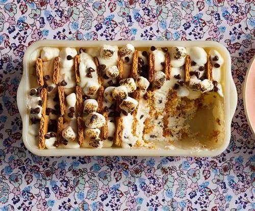 S'mores Icebox Cake рецепт квадратное белое блюдо