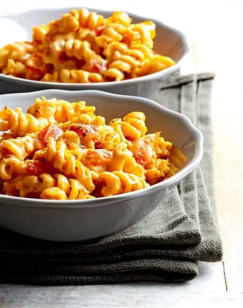 Легкие тыквенные макароны с красным перцем и сыром