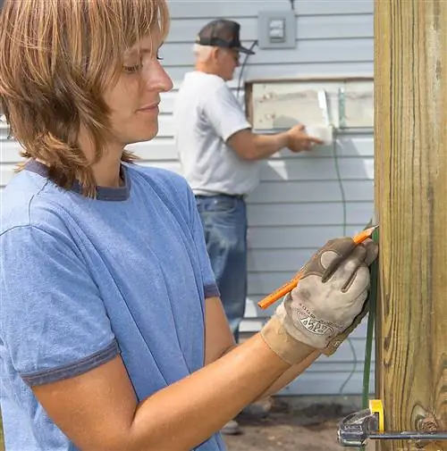 человек, помечающий пост