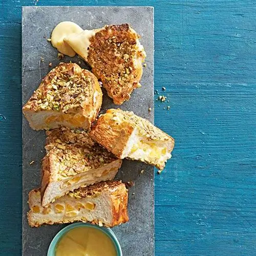 Тост Ласси с начинкой из манго