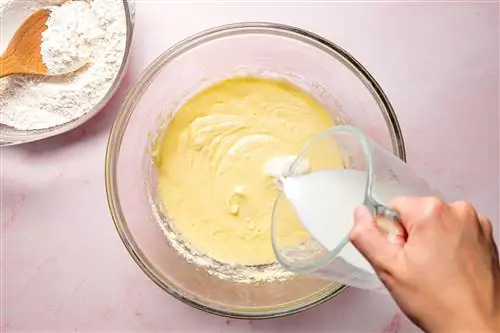 добавление молока в тесто для кексов