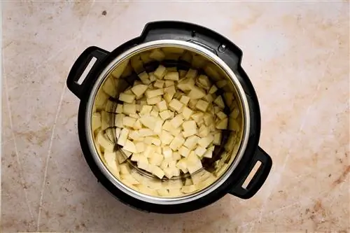 нарезанный картофель в скороварке