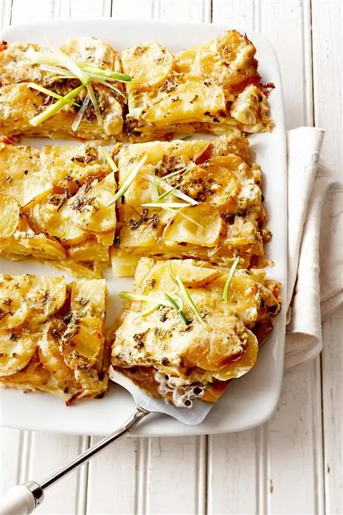 Картофельный гратен с сыром и чесноком Картофельный гратен с сыром и чесноком