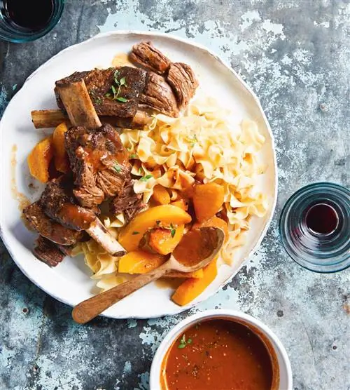 Гуляш с короткими ребрышками