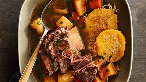 Тушеная говядина с короткими ребрышками
