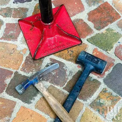 Внутренний дворик из битого кирпича своими руками