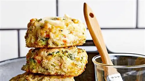 Veggie-Skillet-Biscuits-RU289771