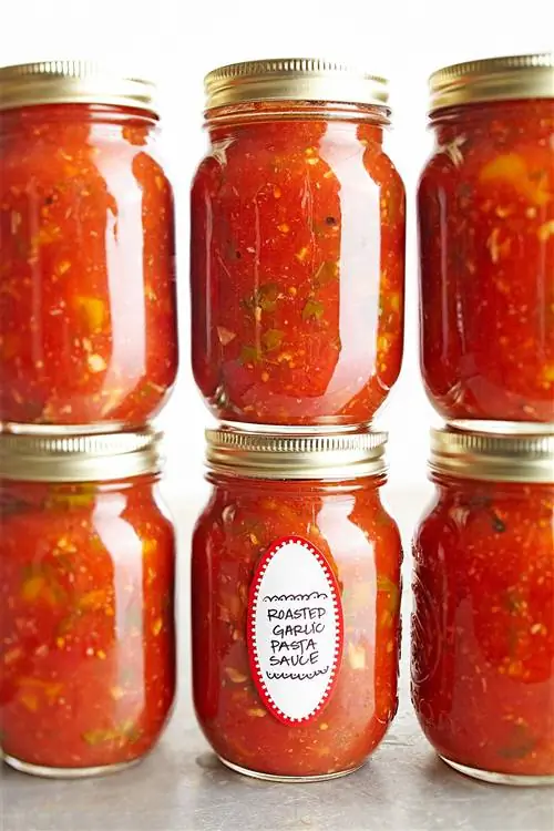 Баночки с жареным чесночным соусом для макарон