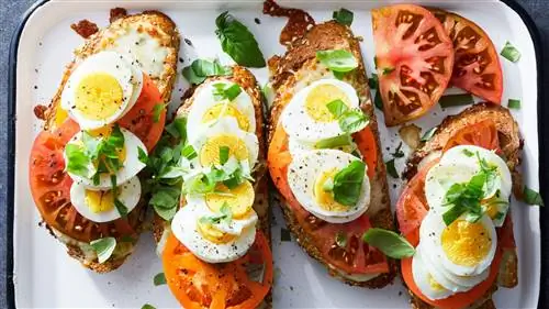 Семейная реликвия Тосты с помидорами и яйцом
