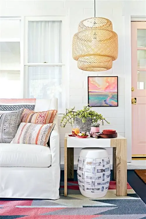 гостиная в бело-пастельных тонах