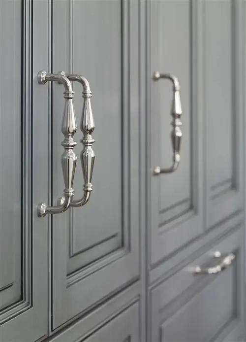 серебряные ручки шкафа