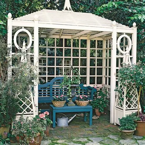 решетчатая пергола в саду