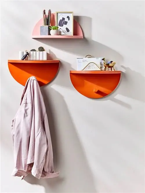 полукруглые деревянные вешалки для прихожей