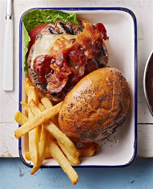 Чизбургеры с беконом и соусом Кентукки Бурбон