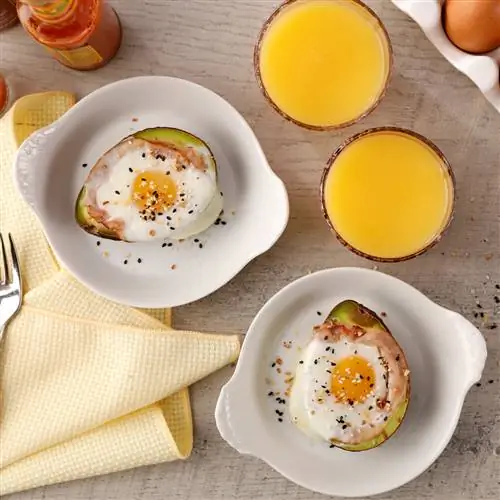 запеканка из авокадо и яиц