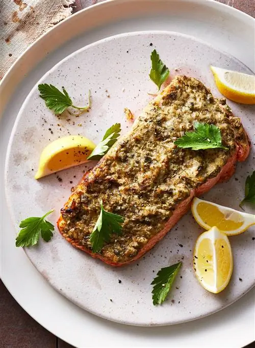 Жареный лосось с хреном