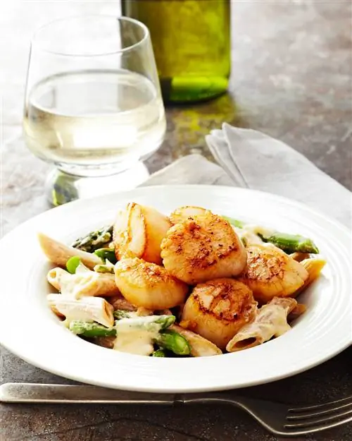 Гребешок и спаржа Альфредо