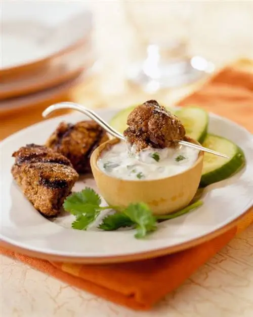 Кусочки свинины с карри