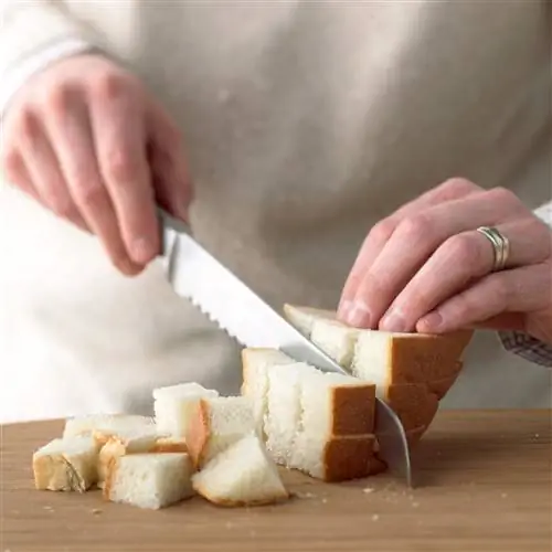 Нарезка хлебных кубиков