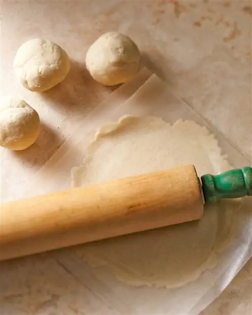 Раскатывание кукурузных лепешек