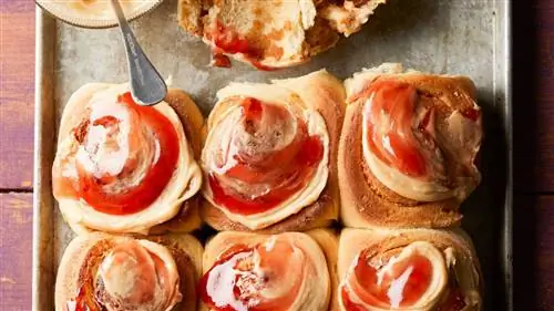 Булочки для завтрака с арахисовым маслом и желе