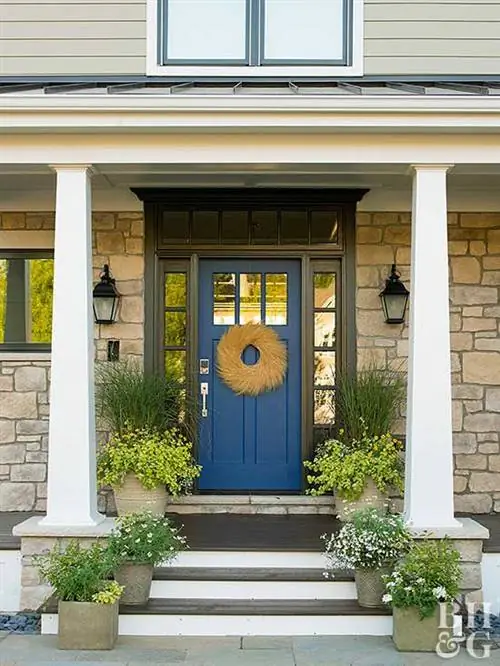 синяя входная дверь